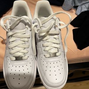 Womens all whites ( Air Force 1’s )